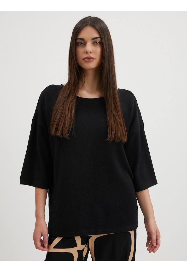 Bluza lejera cu decupaj la spate -