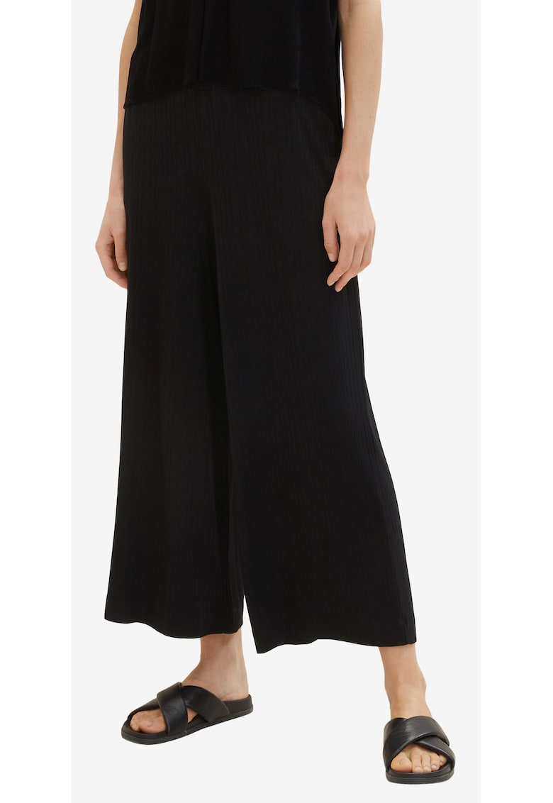 Pantaloni crop cu croiala ampla