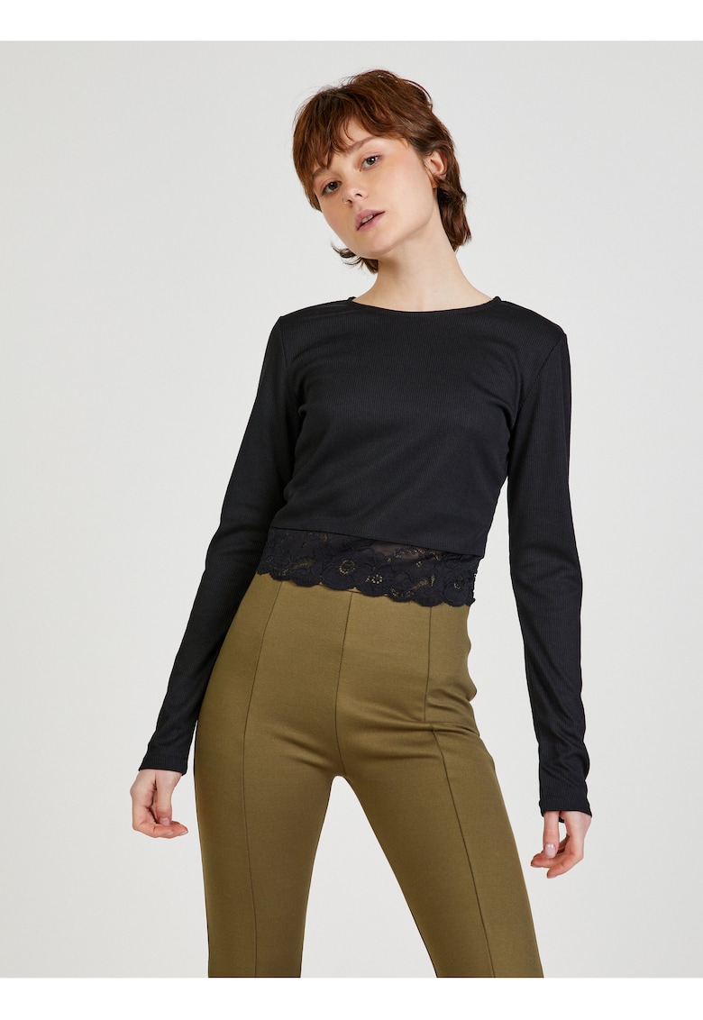 Bluza cu maneci clopot si dantela pe partea din spate