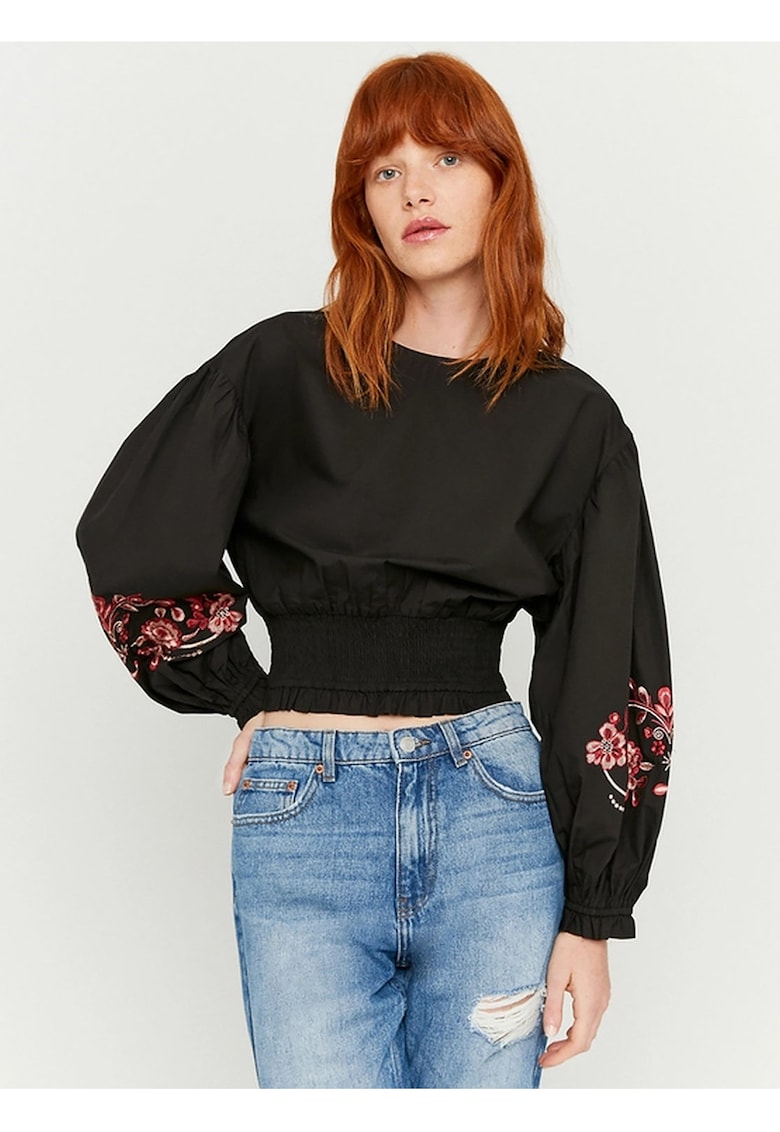 Bluza Scurta cu maneci bufante si broderie florala