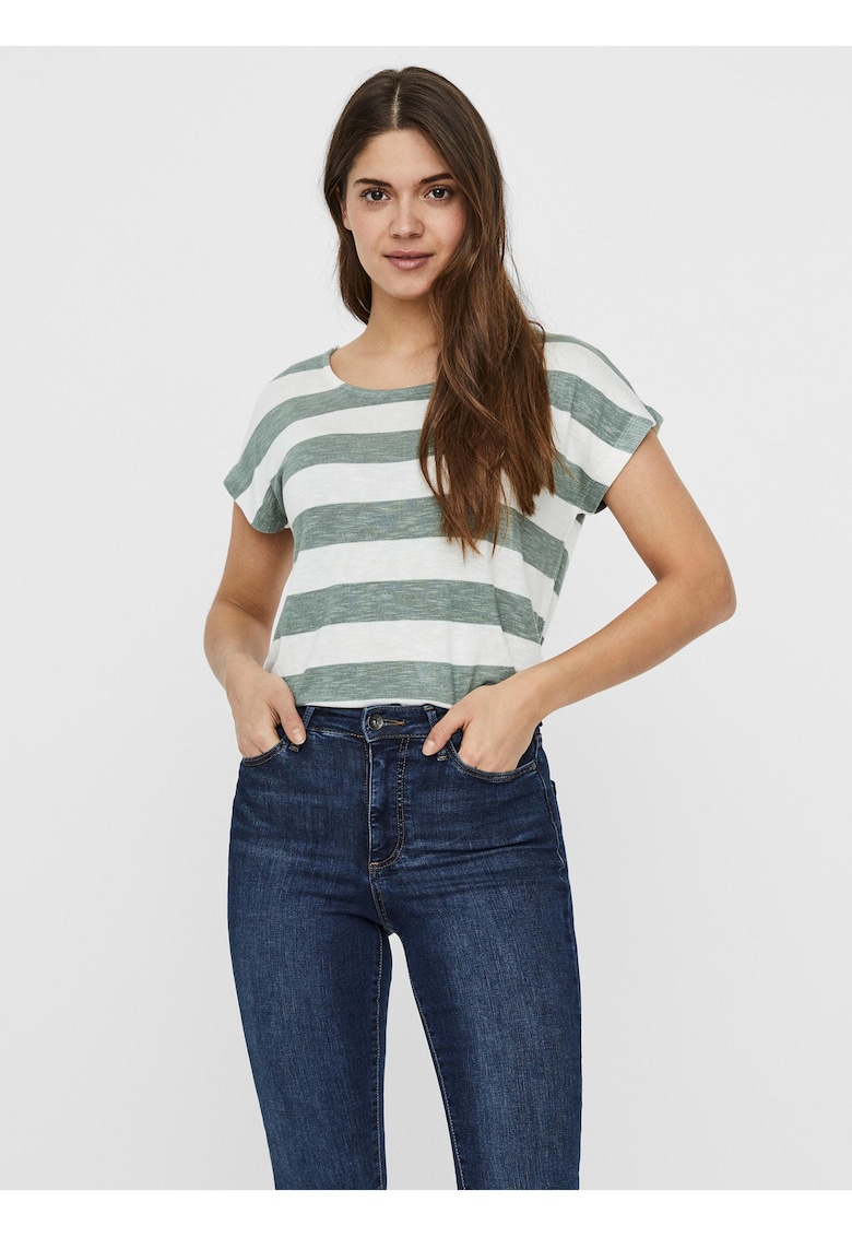 Tricou cu dungi si decolteu rotund -