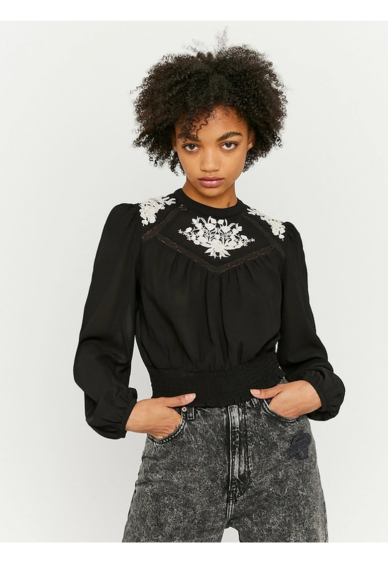 Bluza scurta cu detalii brodate -