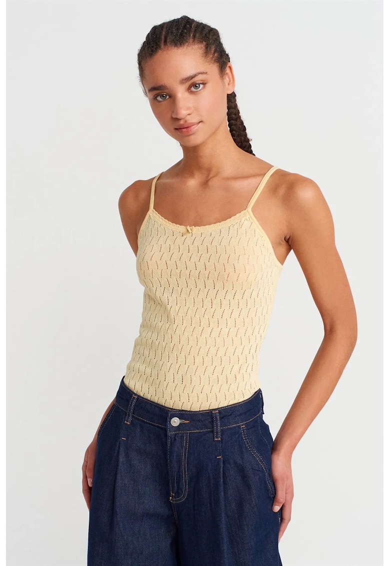 Bluza crop - texturata - galben lamaie - fara inchidere - detaliu funda -