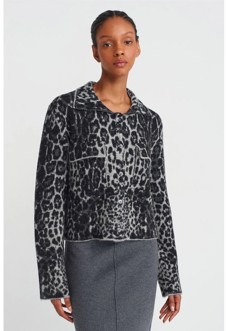 Cardigan - leopard jacquard - multicolor - tricotat - guler polo - maneci lungi - inchidere cu nasturi -