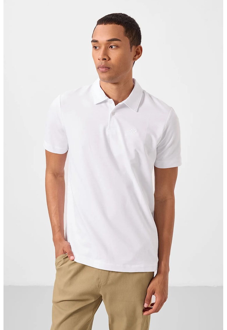 Tricou polo barbati - alb - amestec de bumbac cu elastan - detaliu buton