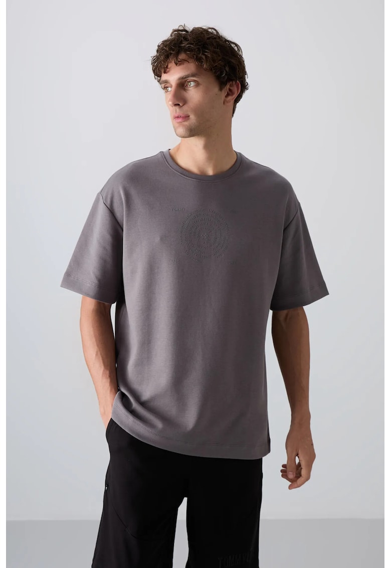 Tricou barbatesc supradimensionat - gri antracit - bumbac si poliester - cu detaliu brodat