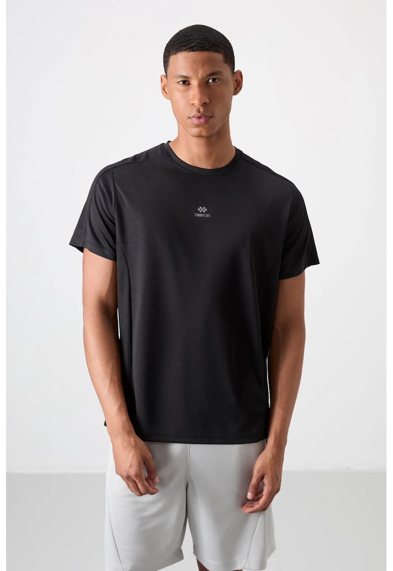 Tricou barbatesc - croiala regular - guler rotund - maneci scurte - culoare negru - poliester