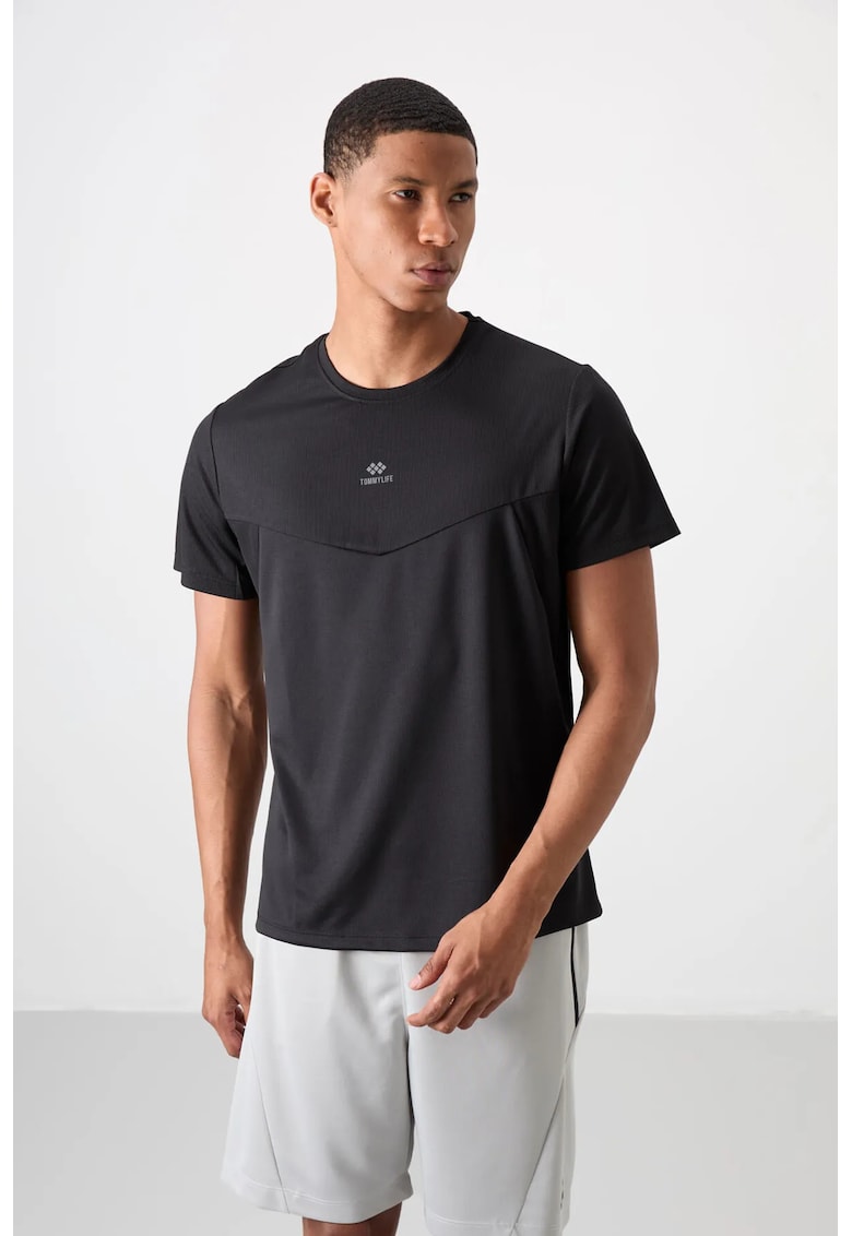Tricou barbati - negru - din poliester - cu guler rotund - cu panouri