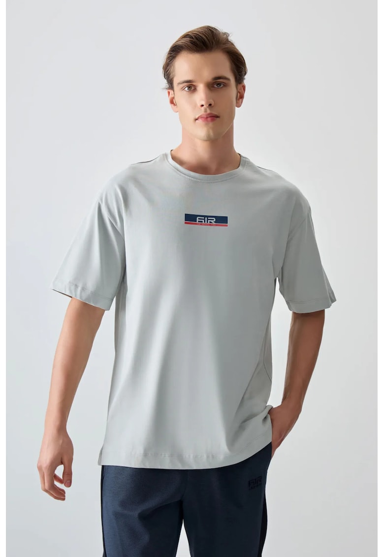 Tricou barbatesc supradimensionat - gri deschis - 100% bumbac - cu logo aplicat