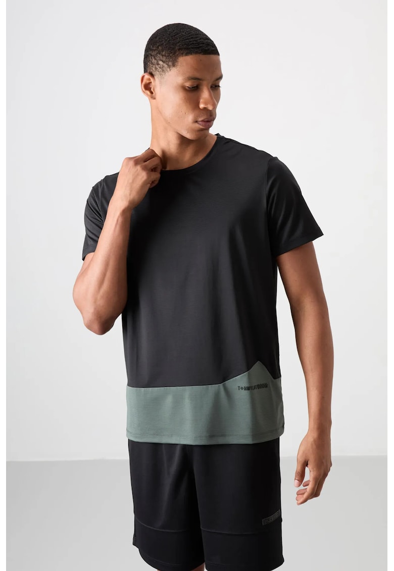 Tricou barbati - croiala regular-fit - negru - material elastic