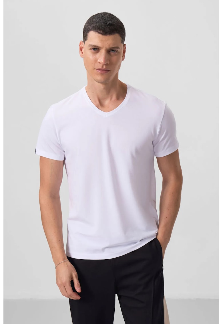 Tricou barbati - alb - bumbac si elastan - decolteu in V