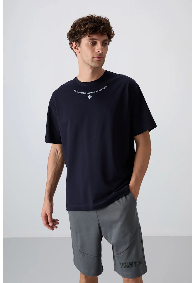 Tricou supradimensionat cu guler rotund - imprimeu - albastru marin barbati