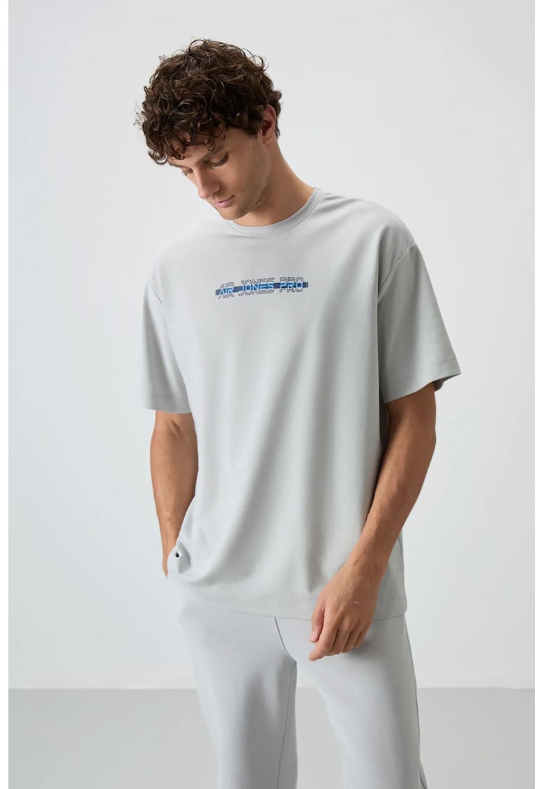 Tricou barbatesc supradimensionat - gri deschis - bumbac si poliester - imprimeu pe spate