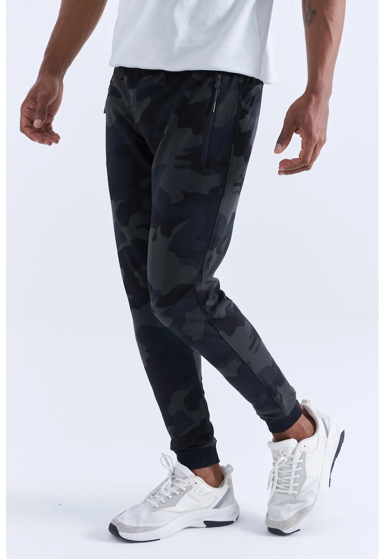 Pantaloni de trening - Barbati - Pantaloni de trening TOMMY barbati - camuflaj - croiala Gri carbune -