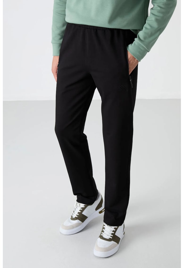 Pantaloni de trening - Barbati - Pantaloni de trening TOMMY pentru croiala Negru -