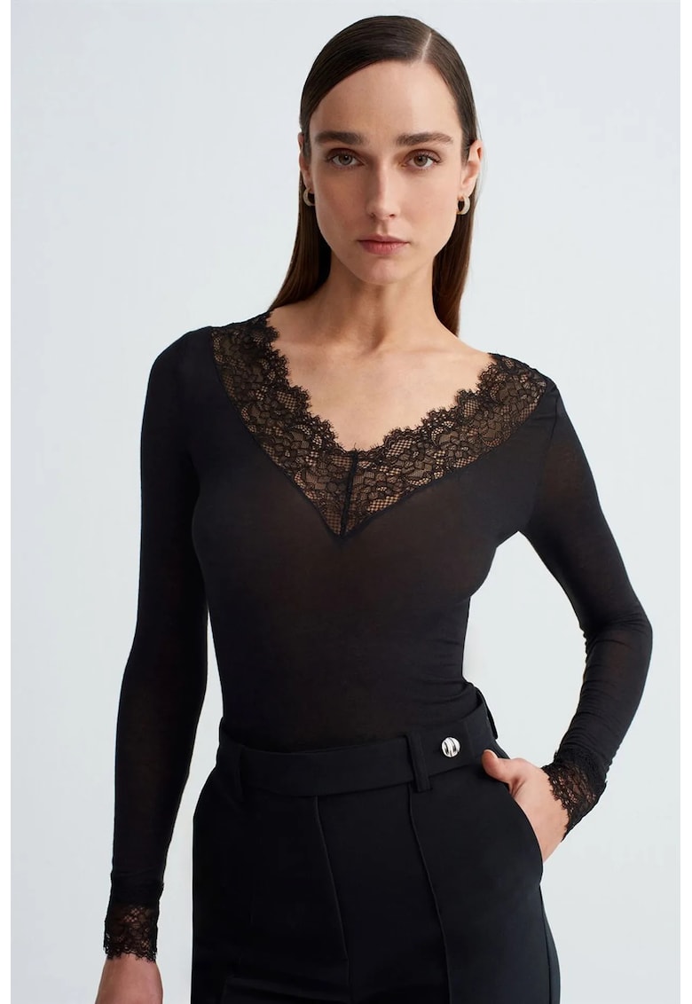 Bluza dama - bluza slim fit - eleganta - neagra - dantela - detalii florale