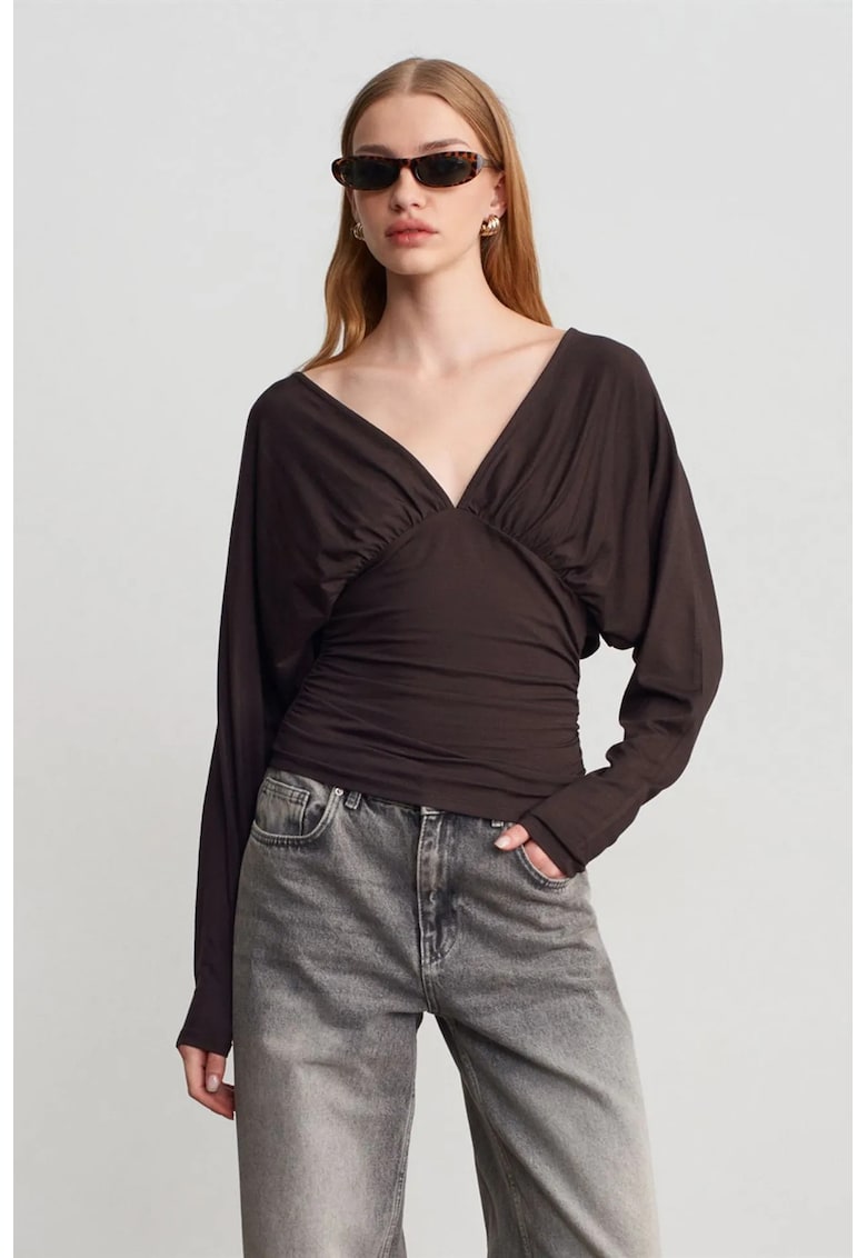 Bluza dama - slim fit - decolteu in V - maro cafea - viscoza amestecata cu elastan