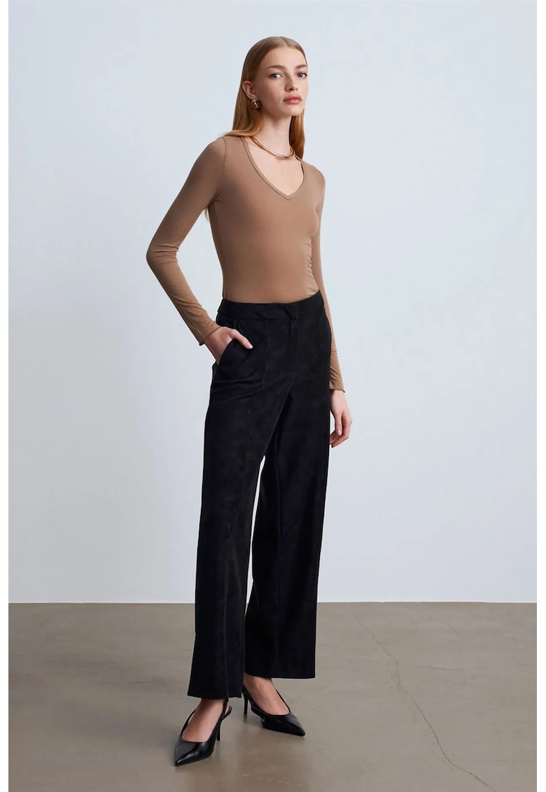 Pantaloni dama - talie inalta - croiala larga - negru - imitatie de piele intoarsa - Negru