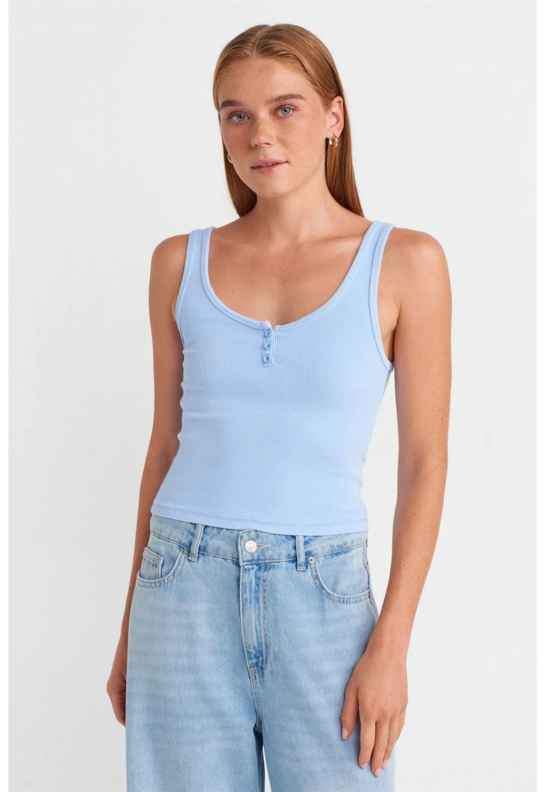 Top scurt din amestec de bumbac - albastru deschis - cu buton - pentru femei -