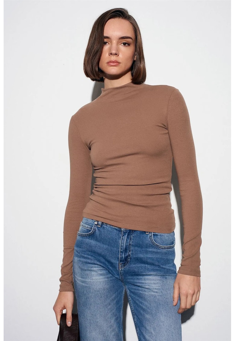 Top slim fit - maneca lunga - maro camel - bumbac cu elastan
