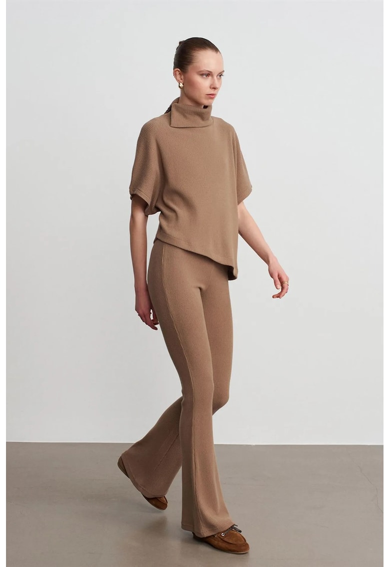 Pantaloni dama - tricotati evazati - talie inalta - maro camel - elastic - 73% poliester