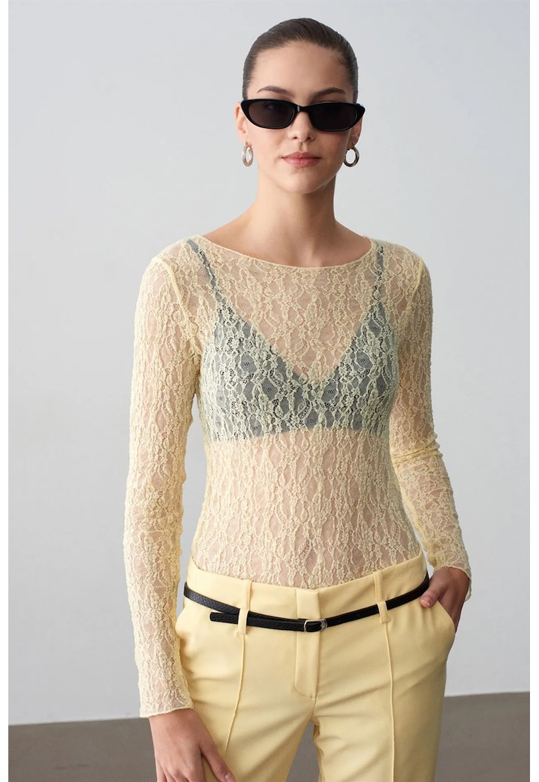 Bluza dama - slim fit - dantela - bej natural - maneca lunga - fara inchidere