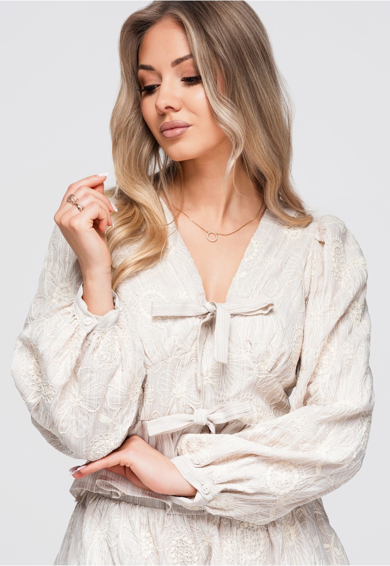 Bluza dama scurta cu decolteu in V - maneci bufante si aplicatii brodate OW-TS-E0060 - Bej -