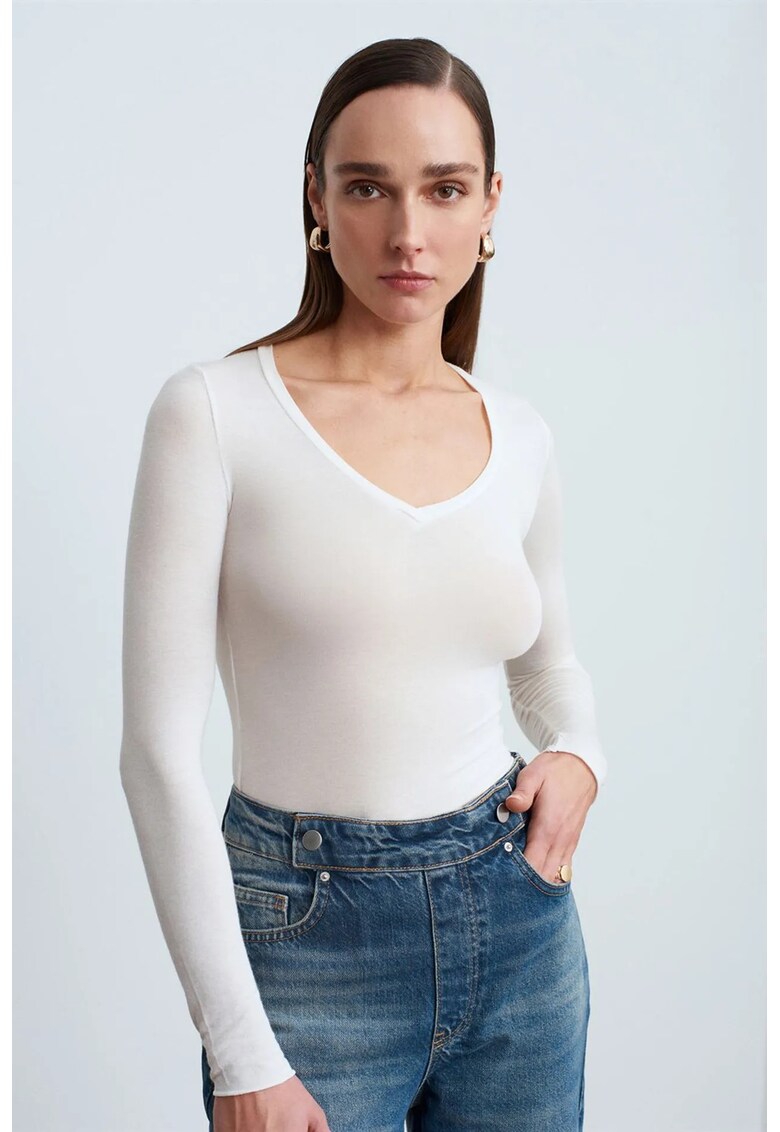 Bluza dama - slim fit - maneca lunga - decolteu in V - alb - tricot din lycra - modal - casmir - elastan