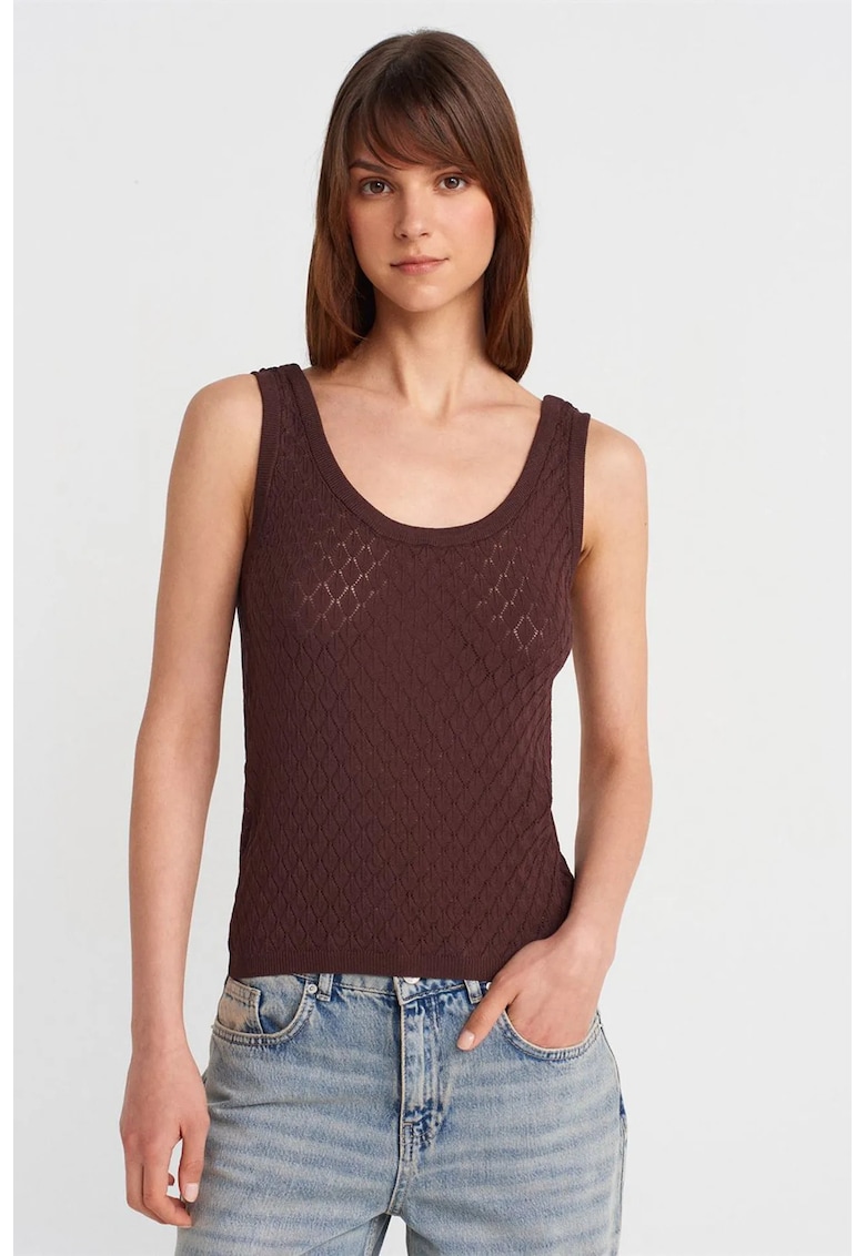 Bluza dama - fara maneci - cu nervuri texturate - maro - tricot subtire -