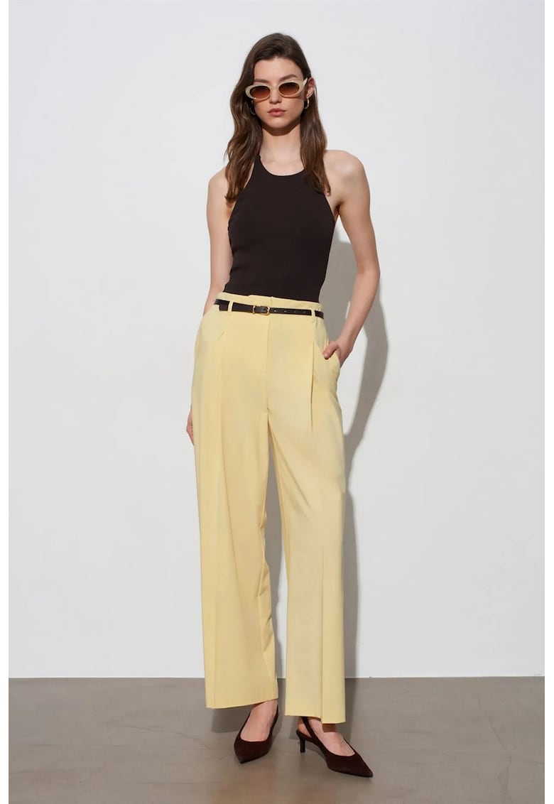 Pantaloni dama - talie inalta - croiala larga - galben lamaie - crep