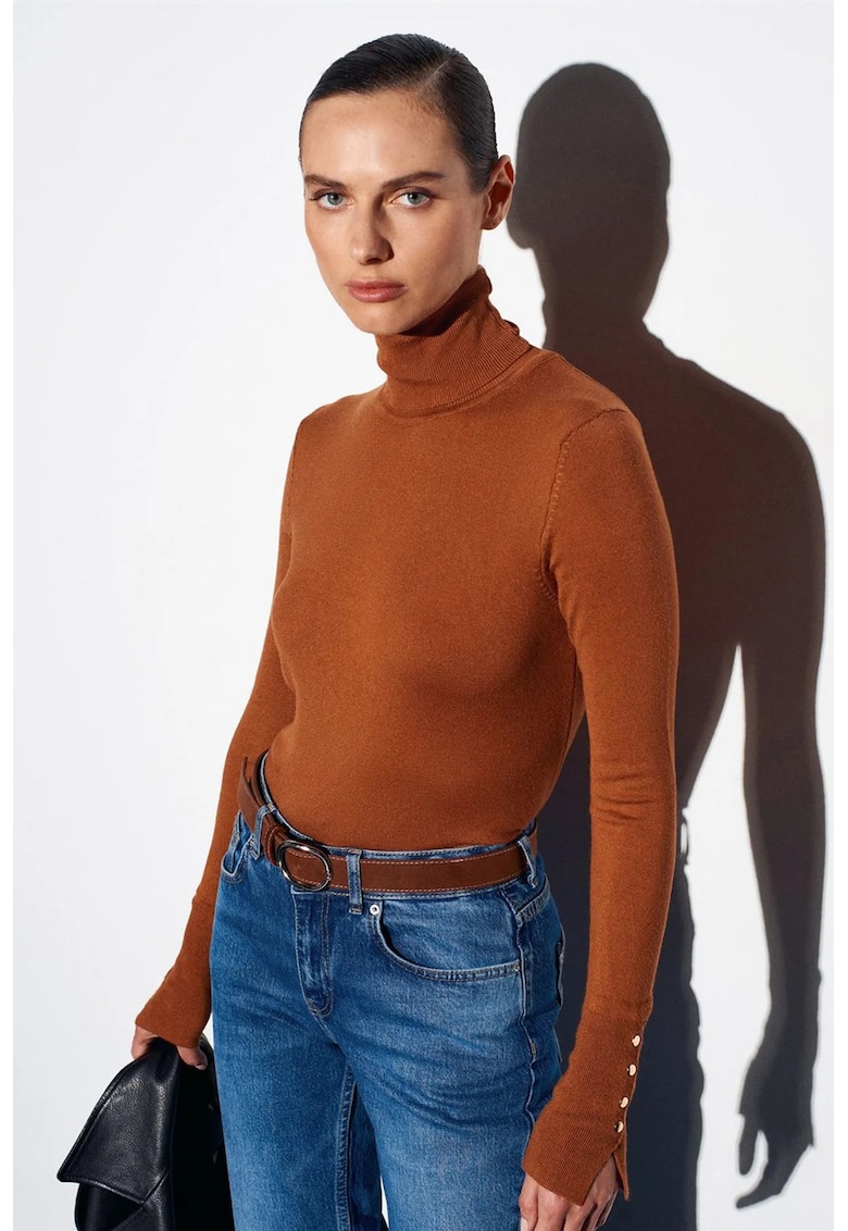Pulover dama - regular-fit - guler inalt - detalii cu nasturi - maro camel - amestec viscoza-poliamida-elastan -