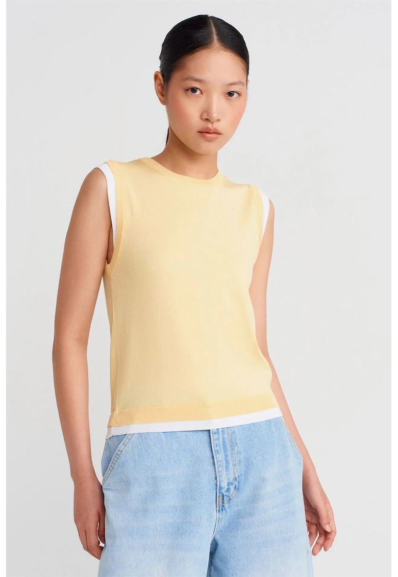 Top tricotat fara maneci - galben lamaie - croiala regulara - casual -