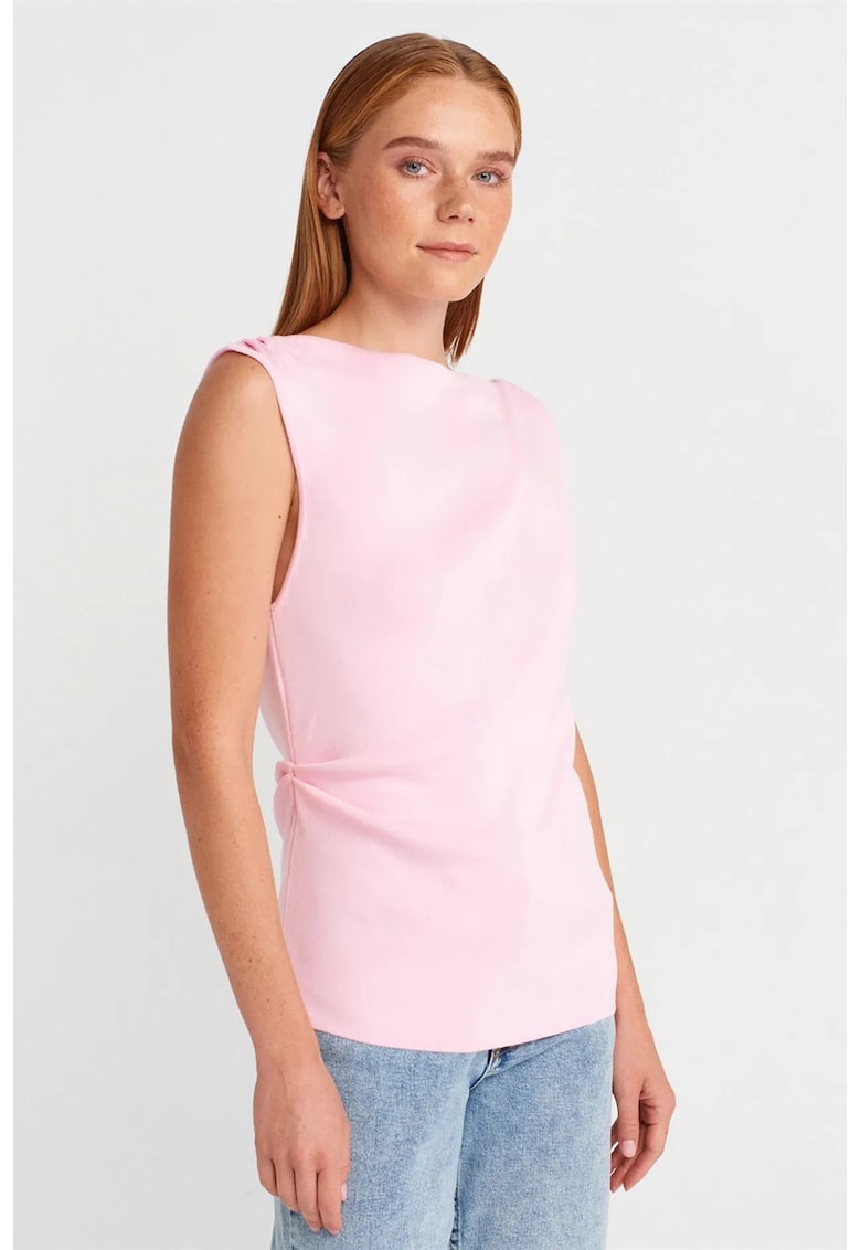 Bluza dama - fara maneci - decolteu barcuta - roz pudra - material subtire -