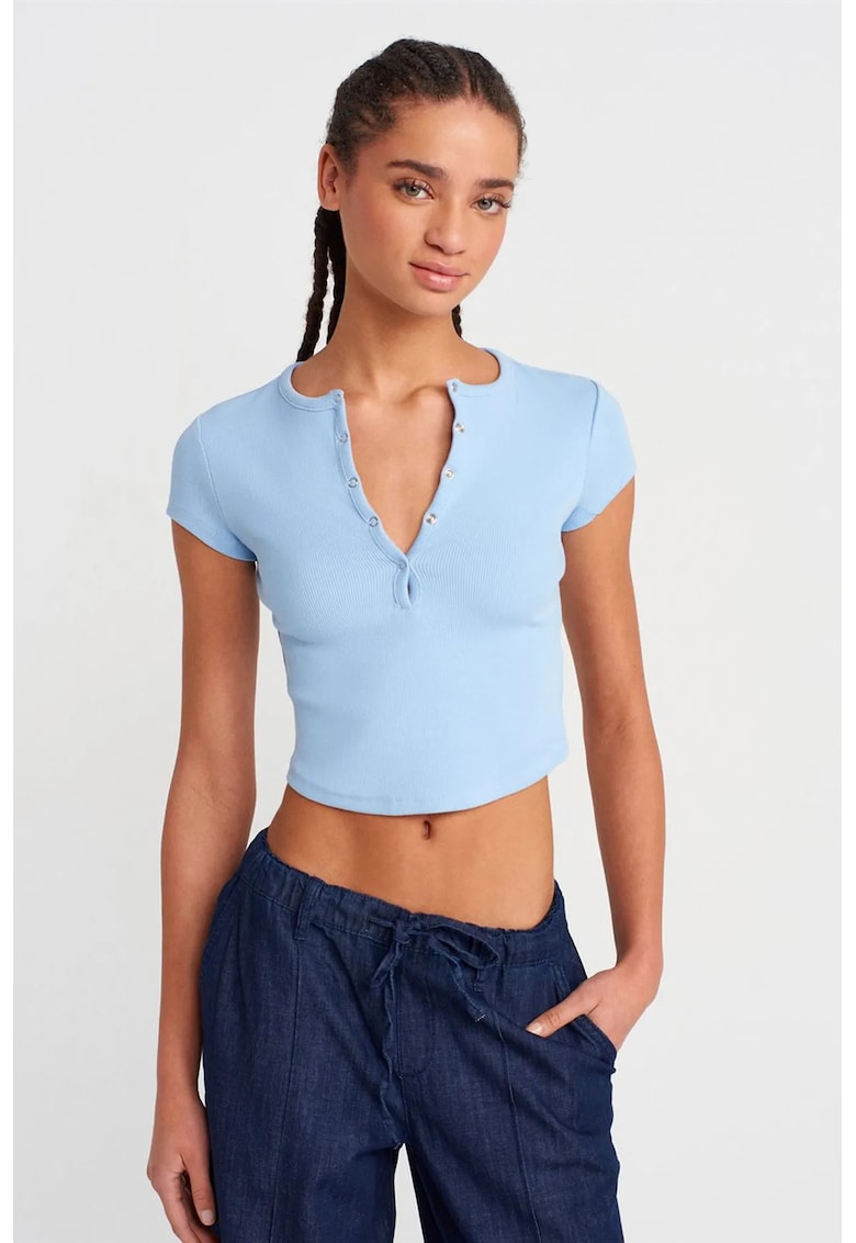 Bluza crop slim-fit - albastru deschis - bumbac cu elastan - maneci scurte - detalii cu nasturi