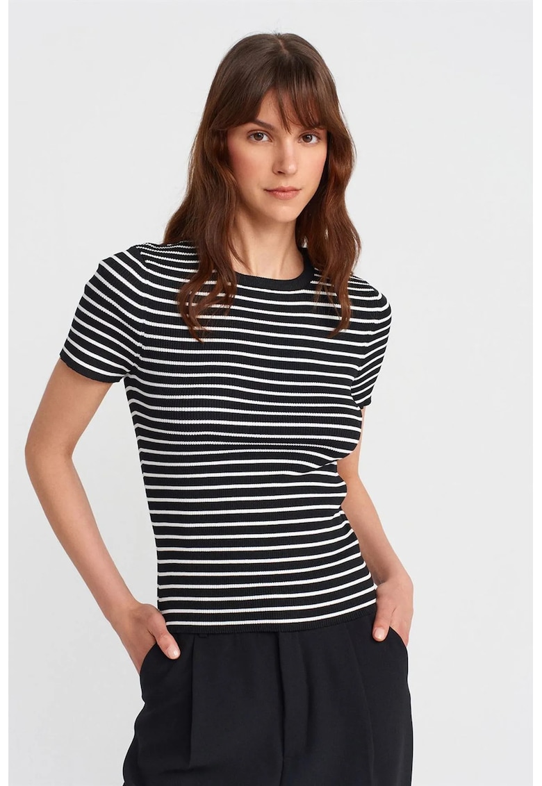 Bluza dama - tricotata cu nervuri si dungi - negru - casual - maneca scurta - fara inchidere -