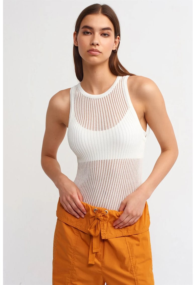 Bluza slim-fit - fara maneci - alb - tricot cu nervuri - 89% viscoza - 11% poliamida -