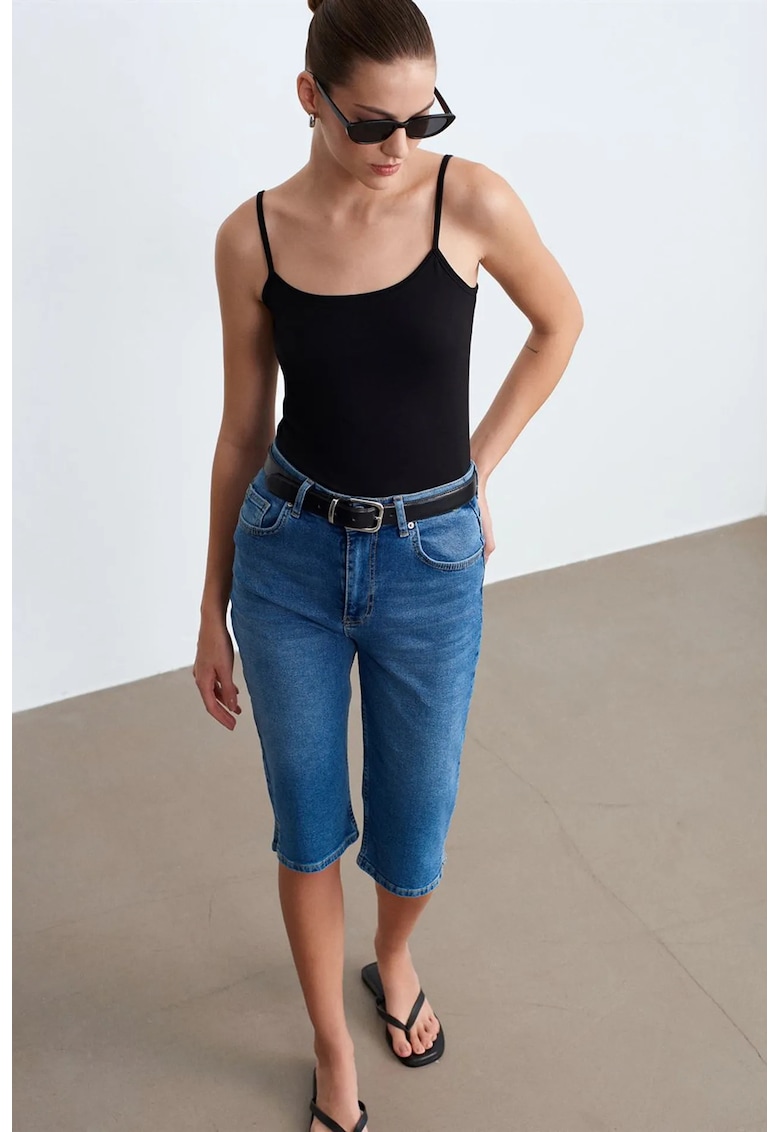 Pantaloni scurti dama - Capri - talie inalta - denim albastru mediu - casual