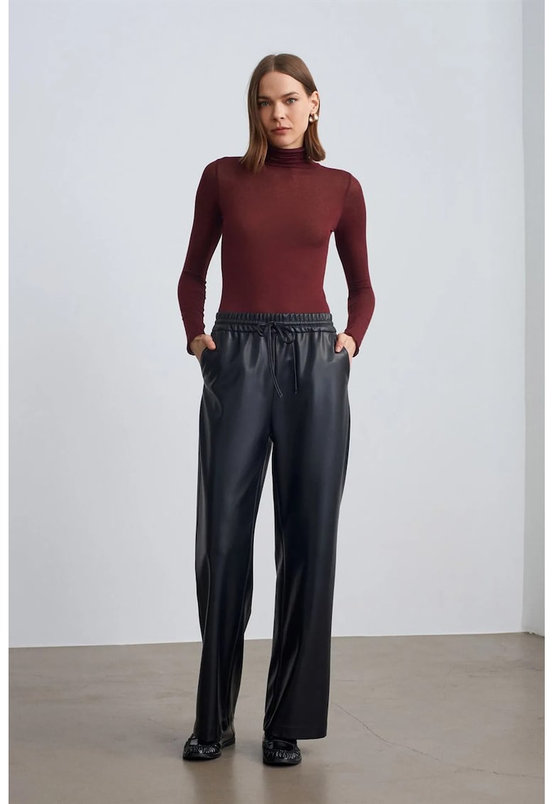 Pantaloni dama - picior larg - elastic - negru - imitatie de piele