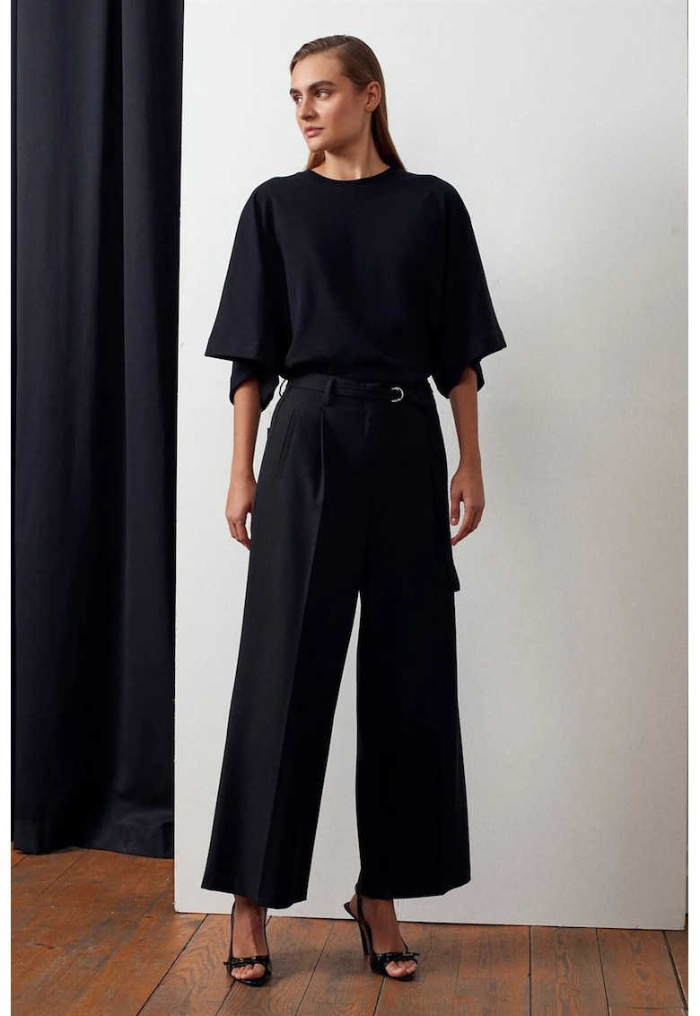 Pantaloni uni cu cordon in talie -