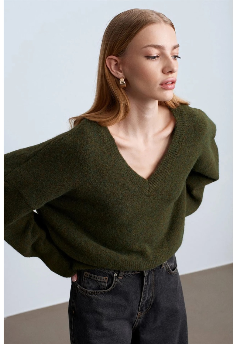 Pulover dama - regular-fit - cu decolteu in V - verde padure - tricotat cu nervuri -