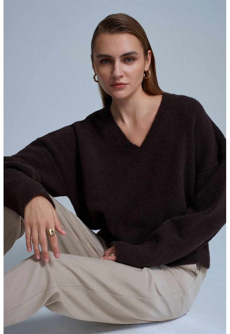 Pulover dama - regular-fit - decolteu in V - maneci lungi - maro cafea - tricotat -