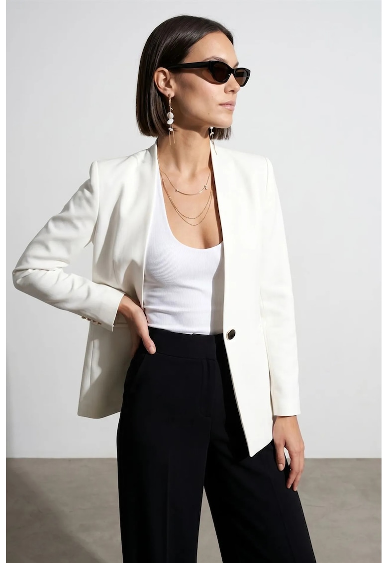 Sacou dama Slim Fit - alb prafuit - crep - maneci lungi - inchidere cu nasturi -