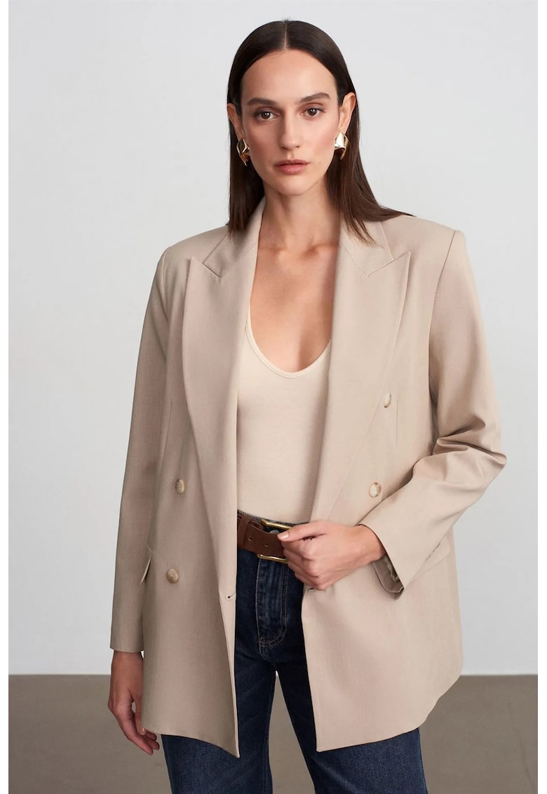 Sacou lung din crep bej natural - cu buton - pentru femei