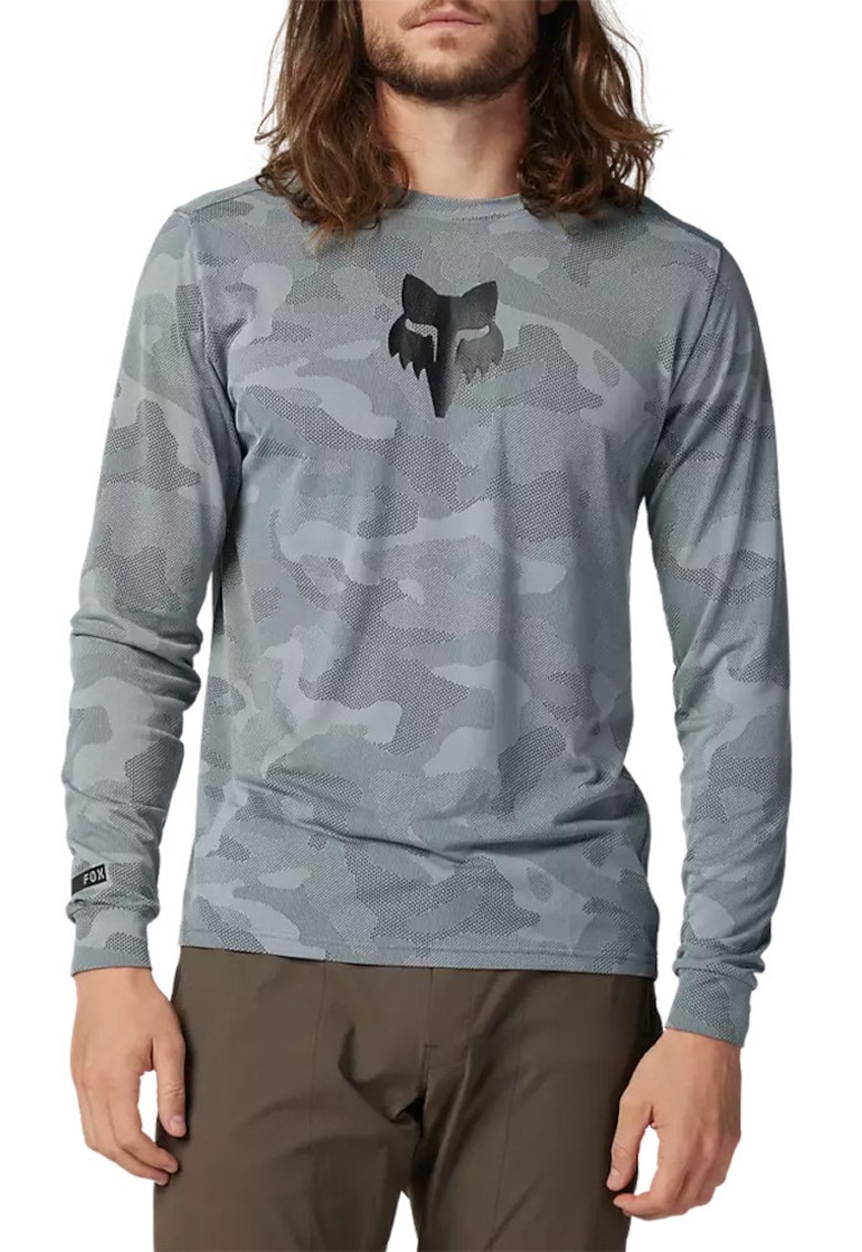 Bluza cu model camuflaj -