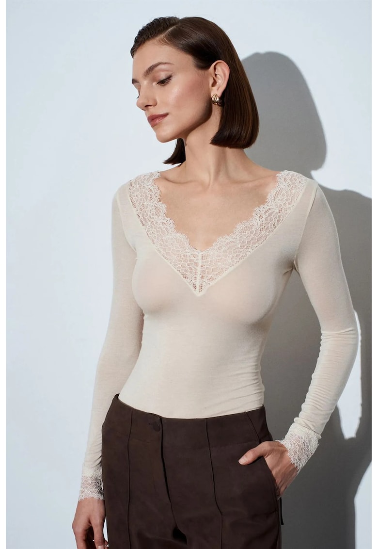 Bluza dama - Bluza Slim Fit - elegant - cu decolteu in V - dantela - Oatmeal Natural