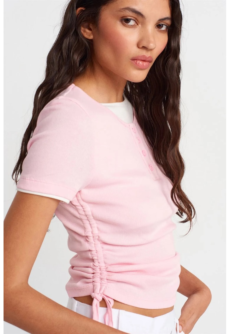 Tricou slim fit - roz pudra - bumbac 100% cu detalii cu snur - pentru femei