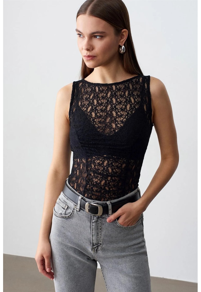 Bluza mulata fara maneci din dantela - negru - captusita - tricot subtire