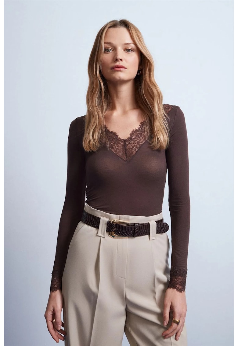 Bluze dama - Bluza cu decolteu in V - dantela - maro cafea - croiala slim fit