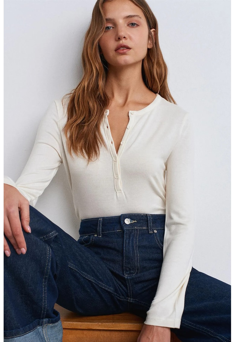 Bluze dama - Bluza DILVIN - decolteu in V - croiala slim fit - Alb Prafuit