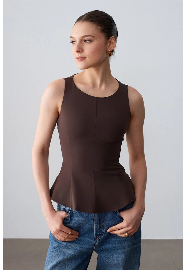 Bluza mulata fara maneci - cu peplum - maro cafea - crep - detalii volanase
